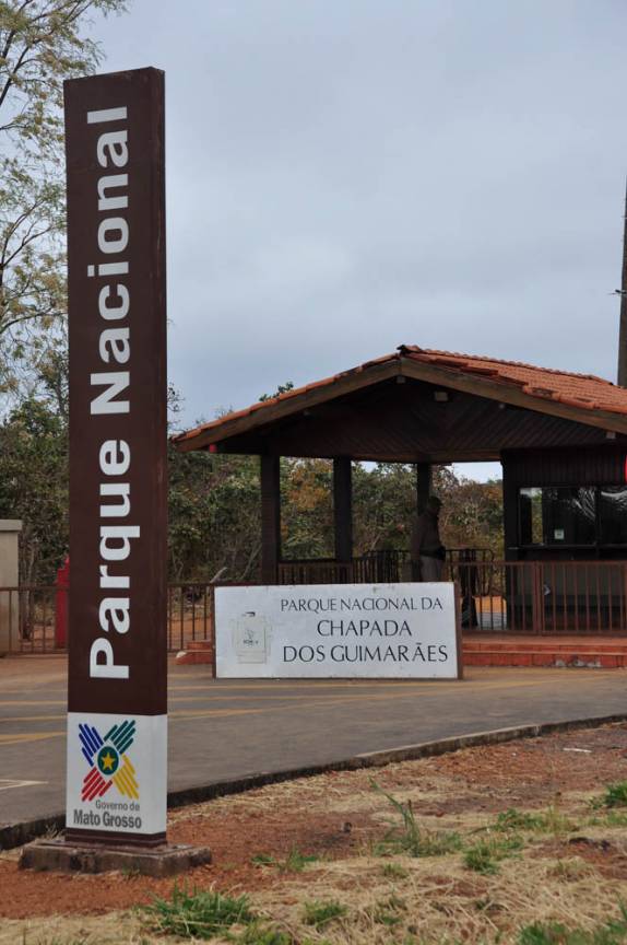 Entrando no Parque Nacional da Chapada dos Guimarães, em Mato Grosso